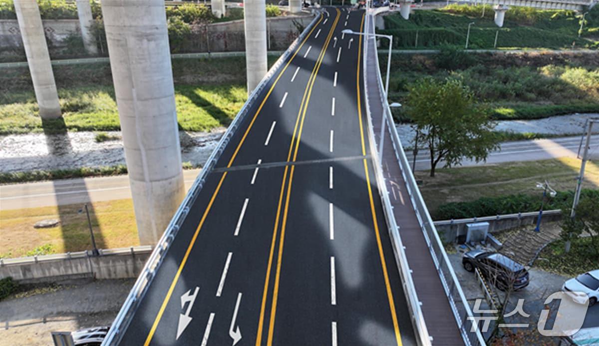 본문 이미지 - 대구시는 23일 수성구 파동교 교통개선 사업을 완료하고 24일부터 전면 운영에 들어간다고 밝혔다. 사진은 교통개선 사업 완료 후 모습. &#40;대구시 제공. 재판매 및 DB 금지&#41;/뉴스1