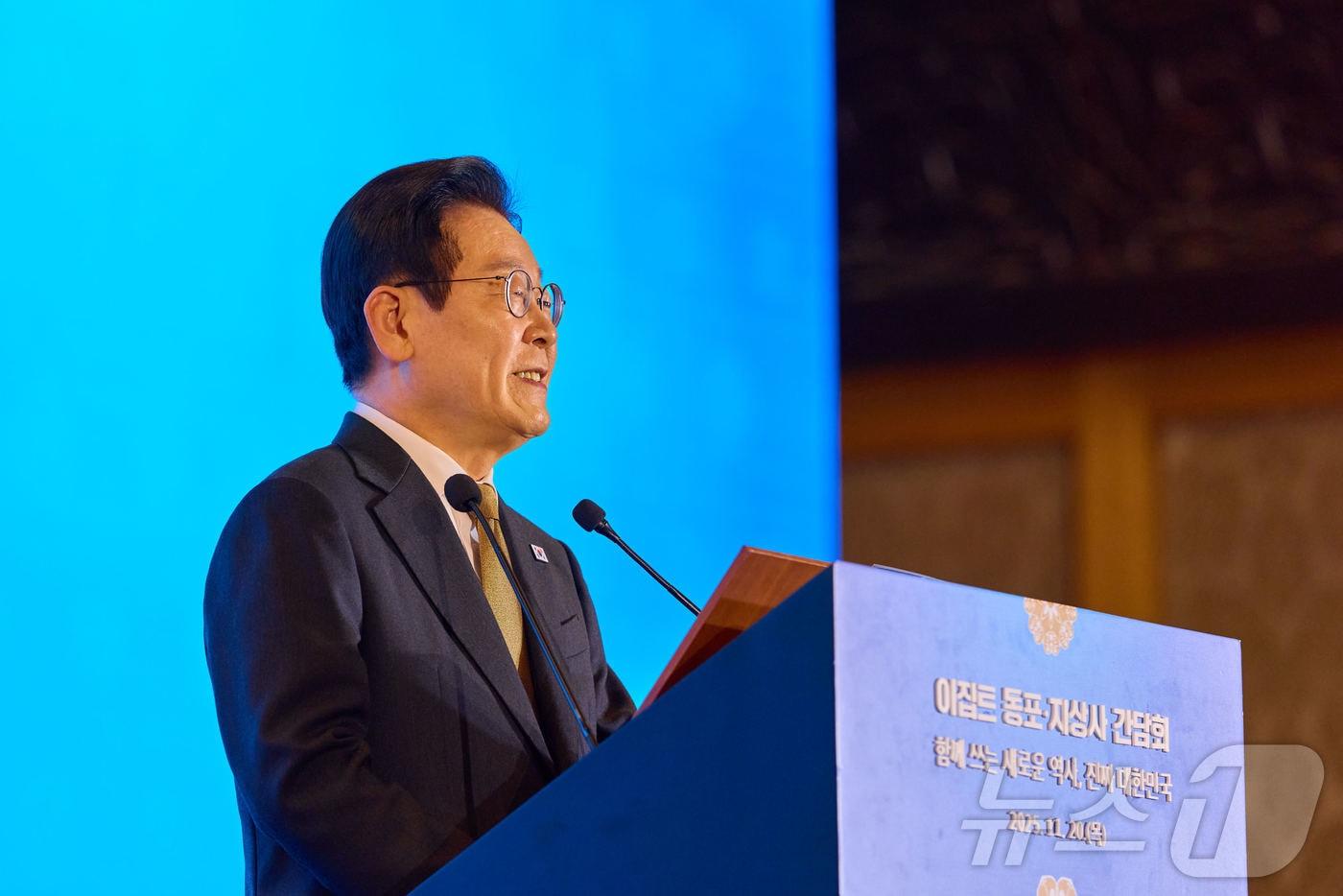 이집트를 공식 방문 중인 이재명 대통령이 20일(현지 시간) 카이로 한 호텔에서 열린 이집트 동포·지상사 간담회에서 인사말을 하고 있다. (대통령실 제공. 재판매 및 DB 금지) 2025.11.23/뉴스1 ⓒ News1 이재명 기자