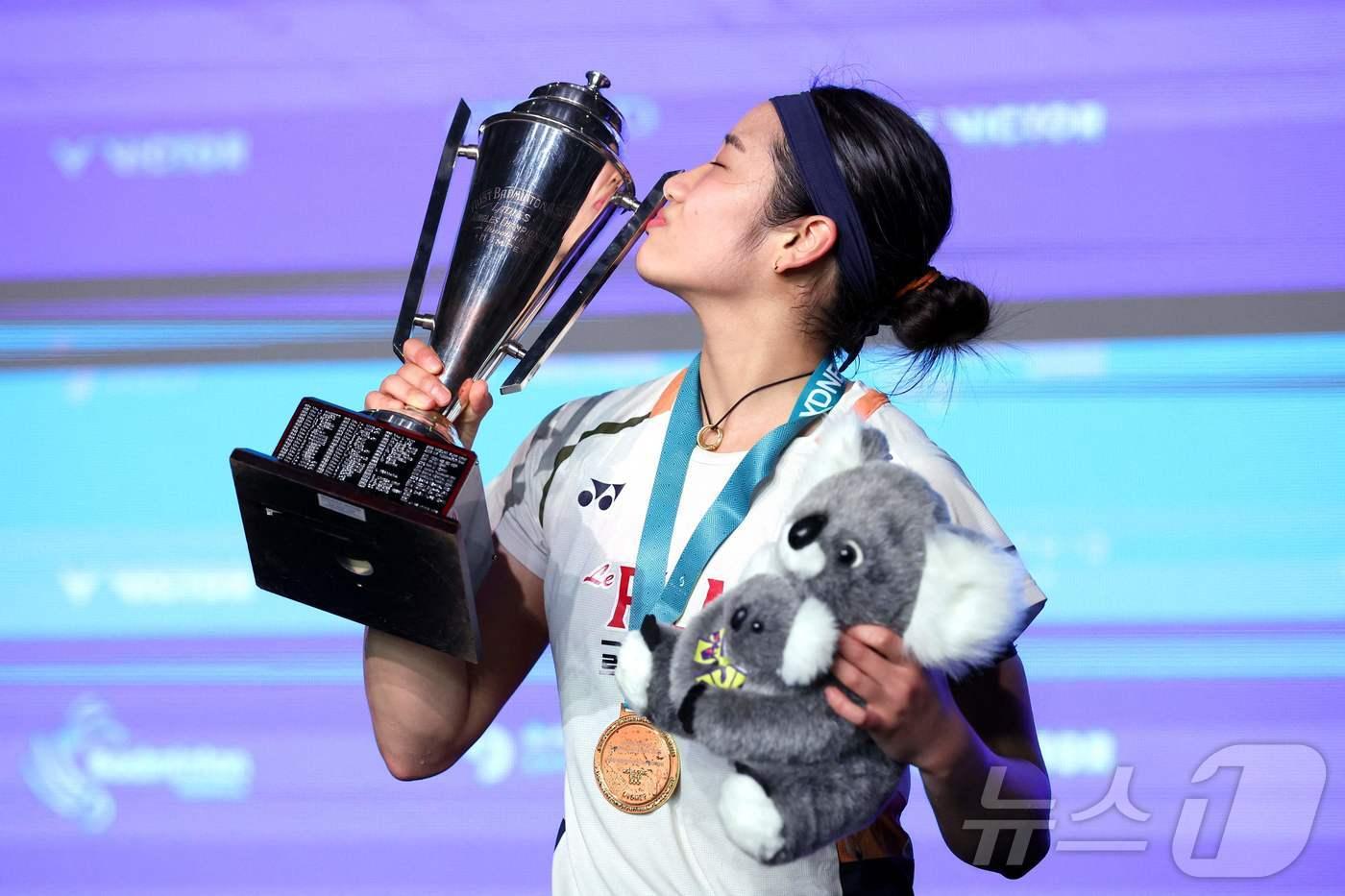 올 시즌 10번째 우승을 차지한 안세영. ⓒ AFP=뉴스1