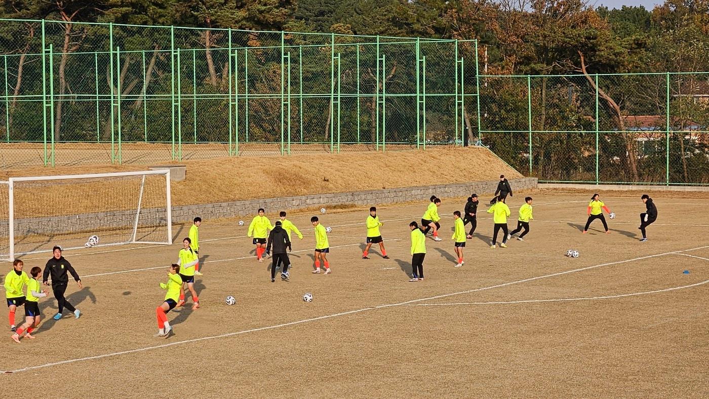 보령스포츠파크에서 훈련 중인 여자 U-19 축구대표팀.&#40;보령시 제공. 재판매 및 DB금지&#41;/뉴스1