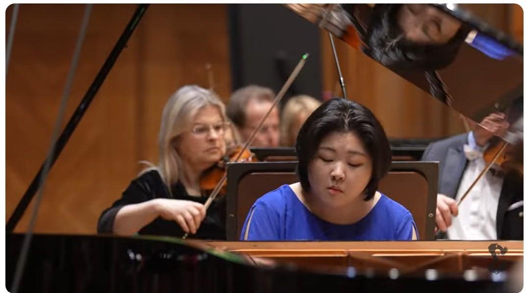 본문 이미지 - '파데레프스키 국제 콩쿠르 공식 유튜브' 결선무대 영상 캡처