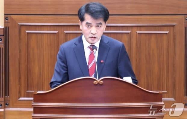 본문 이미지 - 24일 최재형 보은군수가 군의회에서 시정연설을 하고 있다. &#40;보은군 제공. 재판매 및 DB금지&#41; /뉴스1 