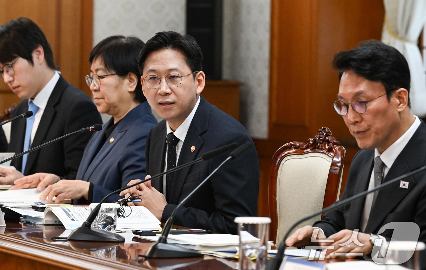 배경훈 부총리 겸 과학기술정보통신부 장관이 24일 서울 종로구 정부서울청사에서 열린 과학기술관계장관회의에서 발언하고 있다. (공동취재) 2025.11.24/뉴스1 ⓒ News1 임세영 기자