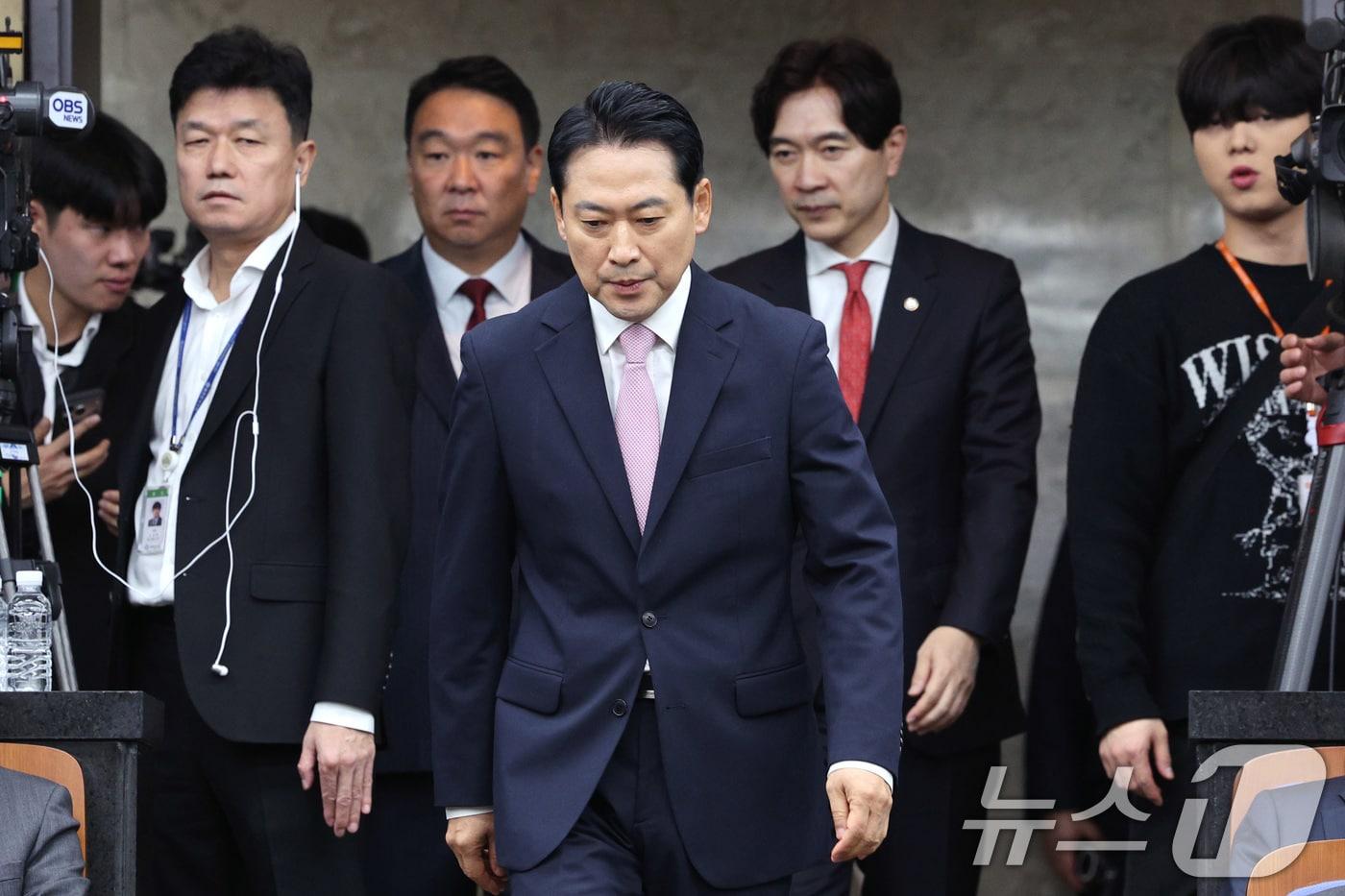 장동혁 국민의힘 대표가 24일 서울 여의도 국회에서 열린 의원총회에 참석하고 있다. 2025.11.24/뉴스1 ⓒ News1 신웅수 기자