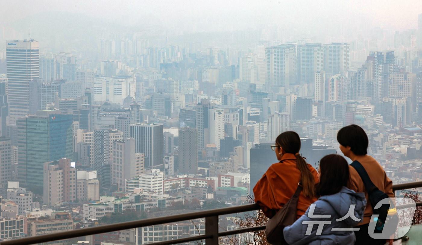 서울 용산구 남산에서 바라본 서울시내 아파트 단지 모습. 2025.11.24/뉴스1 ⓒ News1 이호윤 기자