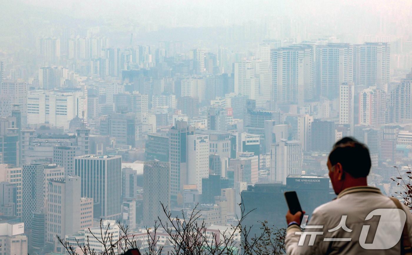 서울 용산구 남산에서 바라본 서울시내 아파트 단지 모습. 2025.11.24/뉴스1 ⓒ News1 이호윤 기자