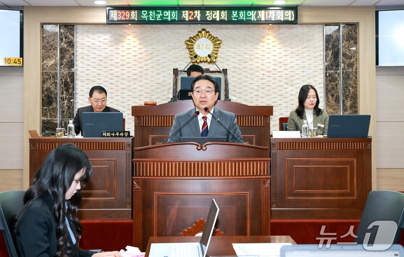 황규철 옥천군수가 24일 열린 군의회 정례회에서 시정연설을 하고 있다. &#40;옥천군 제공. 재판매 및 DB금지&#41; /뉴스1 