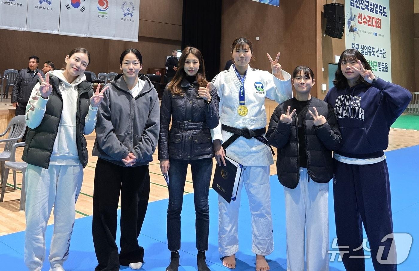 전북 고창군청 여자유도부가 경남 합천군에서 열린 '2025 합천전국실업유도선수권대회'에서 개인전 금메달 1개와 은메달 2개, 단체전 은메달을 차지했다.(고창군제공, 재판매 및 DB금지)2025.11.24/뉴스1