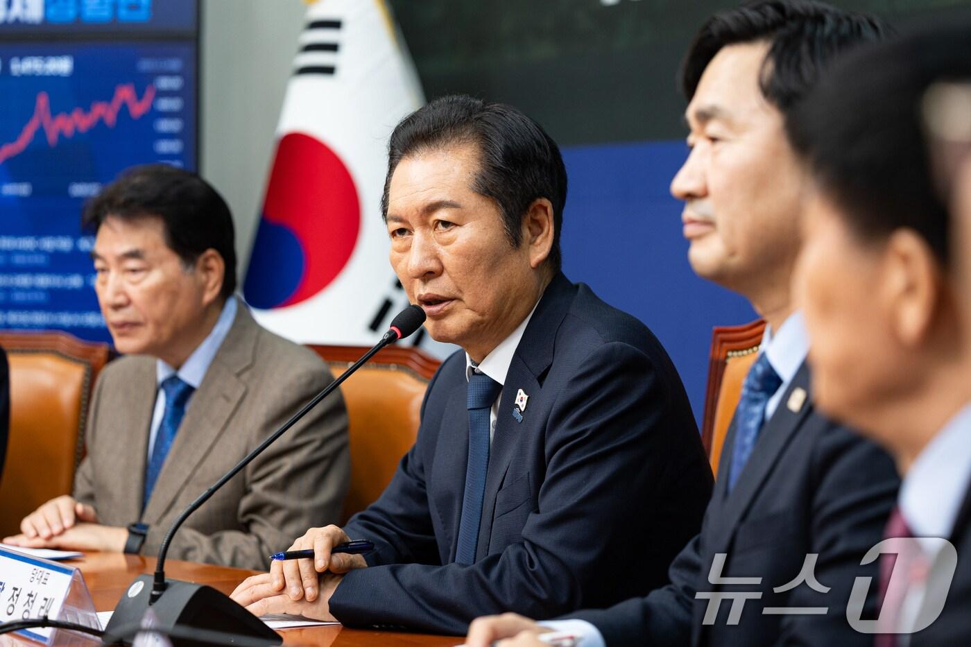 정청래 더불어민주당 대표가 24일 서울 여의도 국회에서 열린 국방안보특별위원회 출범식 및 제1차 회의에서 모두 발언을 하고 있다. 2025.11.24/뉴스1 ⓒ News1 유승관 기자