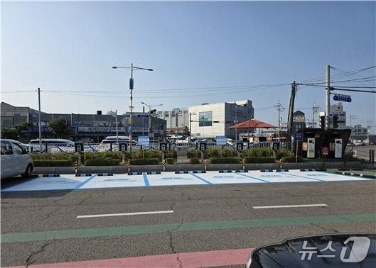본문 이미지 - 인천항 연안여객터미널에 설치된 전기차 충전시설 &#40;인천항만공사 제공.재판매 및 DB금지&#41;