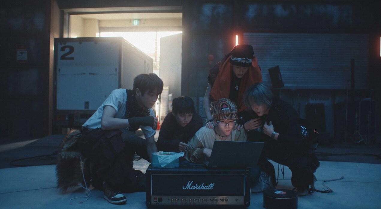 본문 이미지 - 라이즈 '페임' 뮤직비디오 갈무리