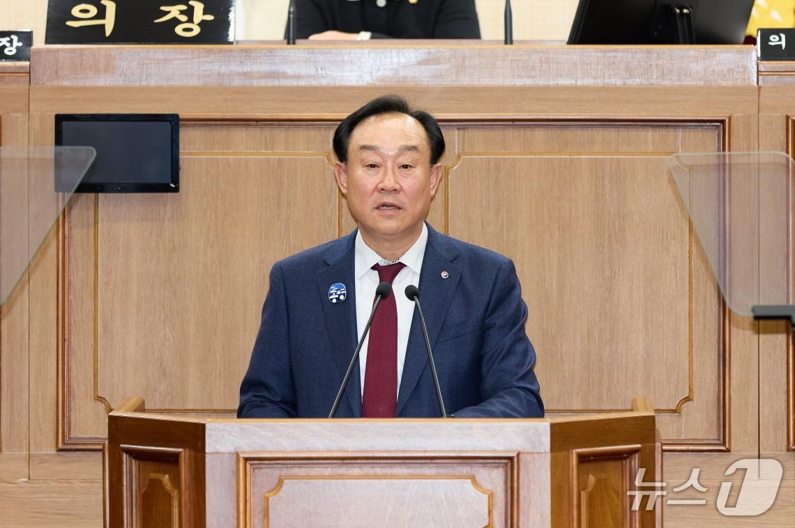 본문 이미지 - 24일 제240회 통영시의회 제2차 정례회 1차 본회의에서 시정 연설을 하고 있는 천영기 시장.&#40;통영시 제공. 재판매 및 DB금지&#41;