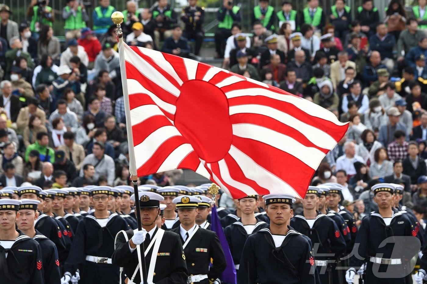 지난 2018년 10월 14일&#40;현지시간&#41; 일본 사이타마현 아사카 훈련장에서 열린 자위대 사열식 모습. 2018.10.14 ⓒ AFP=뉴스1 ⓒ News1 김지완 기자