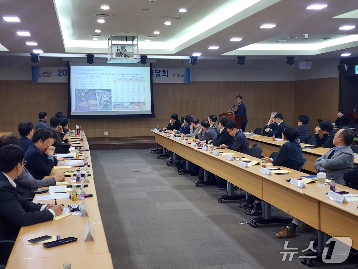 본문 이미지 - 24일 국가철도공단에서 ‘수열산업 활성화 간담회’가 진행되고 있다.&#40;한국수자원공사 제공.재판매 및 DB금지&#41;/뉴스1