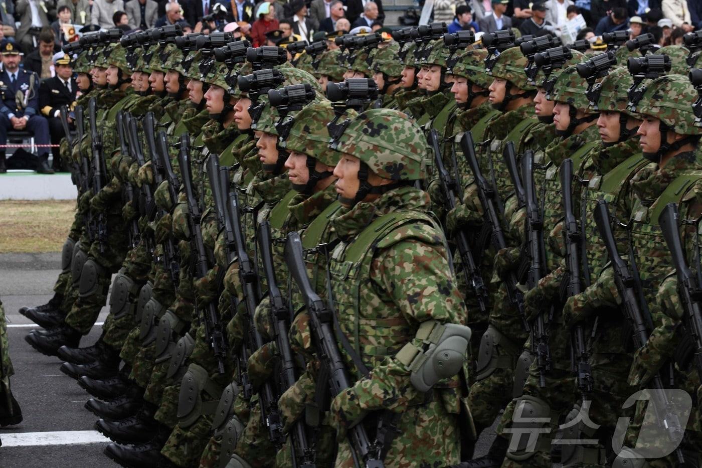 지난 2018년 10월 14일(현지시간) 일본 사이타마현 아사카 훈련장에서 열린 자위대 사열식 모습. 2018.10.14 ⓒ AFP=뉴스1 ⓒ News1 김지완 기자