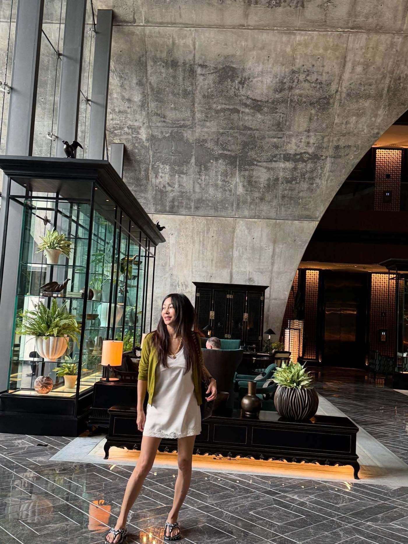 황신혜, 미니 원피스로 뽐낸 명품 각선미…62세 도저히 안 믿기는 동안 미모까지 - 뉴스1