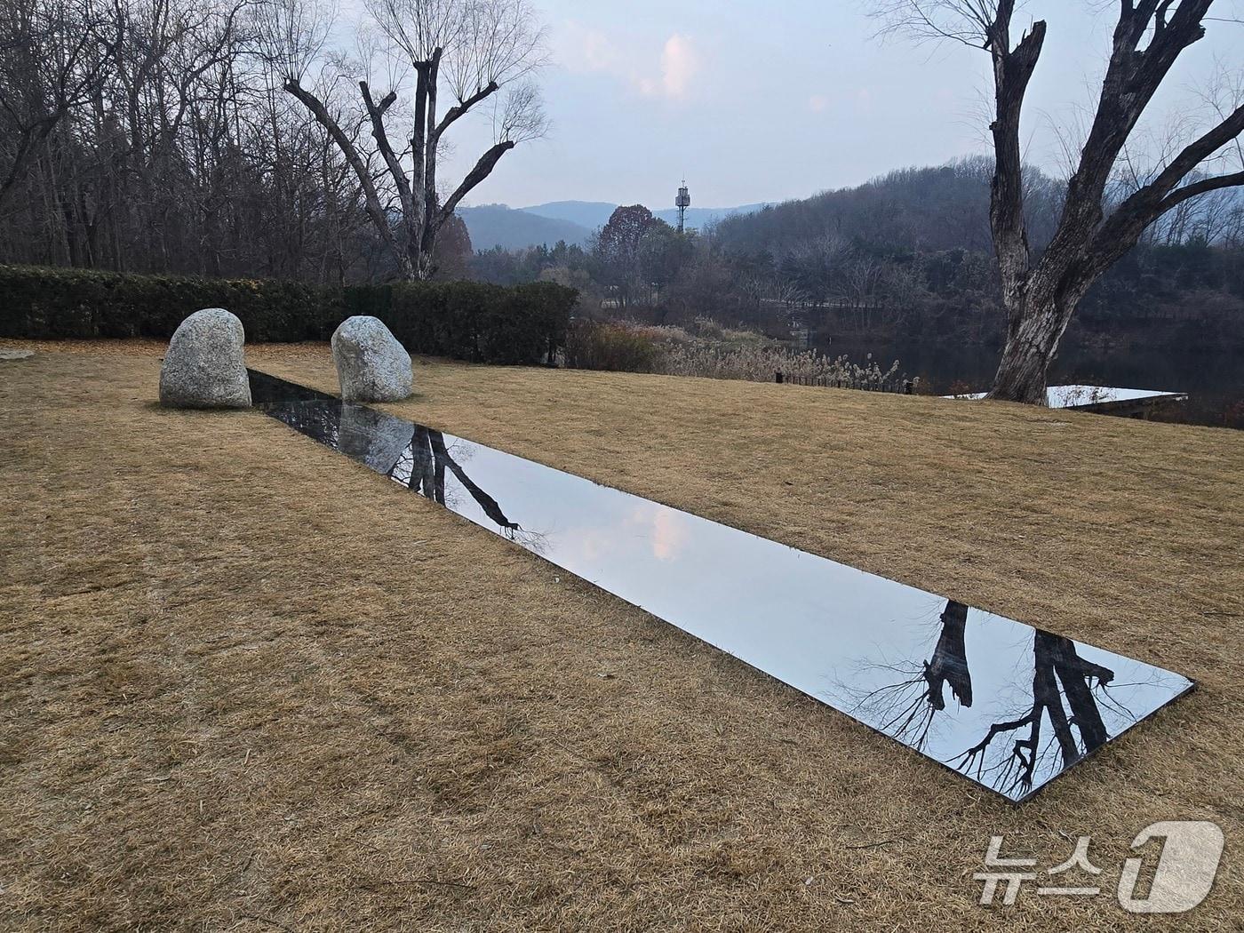 본문 이미지 - 이우환 &#39;관계항–하늘길&#39; ⓒ 뉴스1 김정한 기자