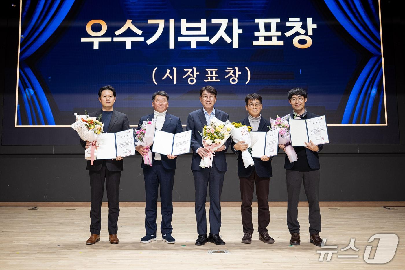 전북은행이 '2025년 기부자의 날' 행사에서 전주시장 표창을 수상했다.(전북은행 제공. 재판매 및 DB 금지)