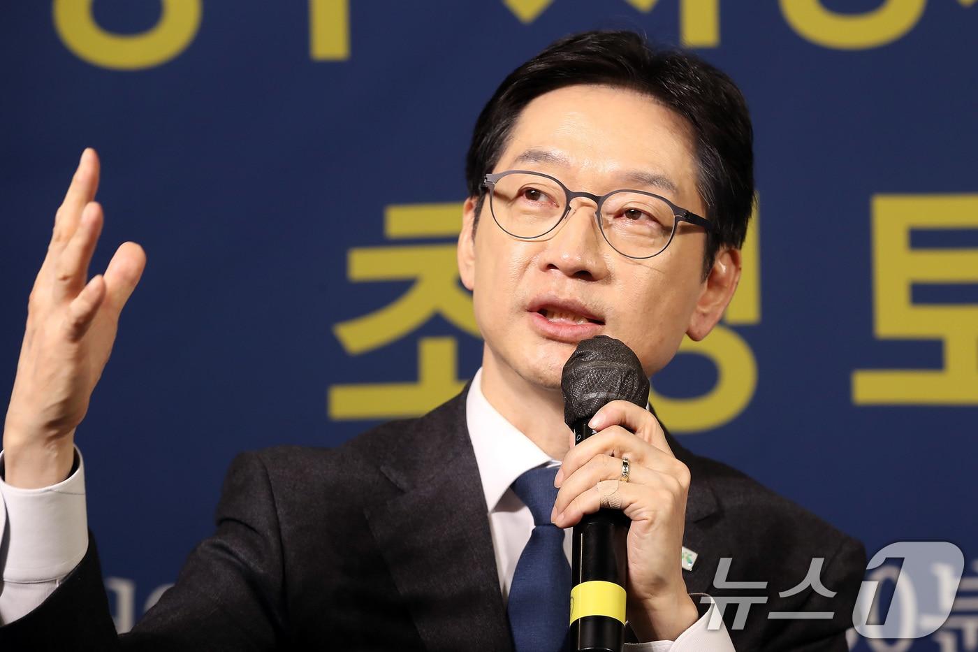 김경수 대통령 직속 지방시대위원장이 25일 오전 대구 남구 이천동 대구아트파크에서 열린 아시아포럼21 초청토론회에 참석해 국가균형발전에 대한 모두 발언을 하고 있다. 2025.11.25/뉴스1 ⓒ News1 공정식 기자