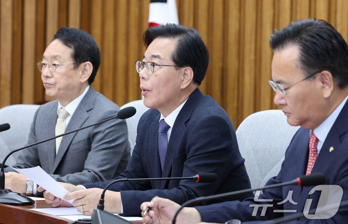 송언석 국민의힘 원내대표가 25일 서울 여의도 국회에서 열린 원내대책회의에서 발언하고 있다. 2025.11.25/뉴스1 ⓒ News1 신웅수 기자