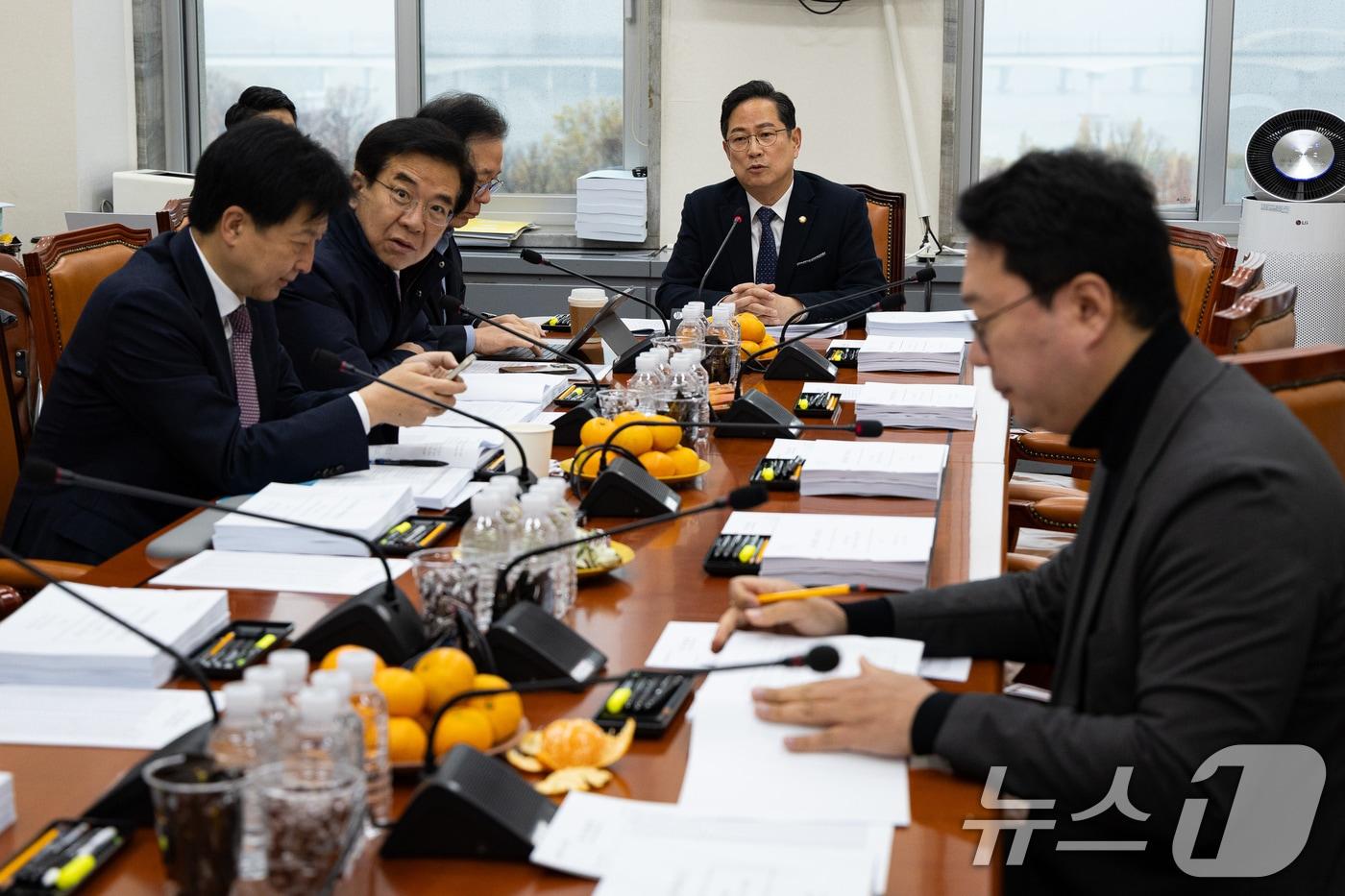 박수영 국회 기획재정위원회 조세소위원장이 지난 25일 서울 여의도 국회에서 열린 제429회 국회(정기회) 제6차 조세소위원회에서 의사진행을 하고 있다. 2025.11.25/뉴스1 ⓒ News1 유승관 기자
