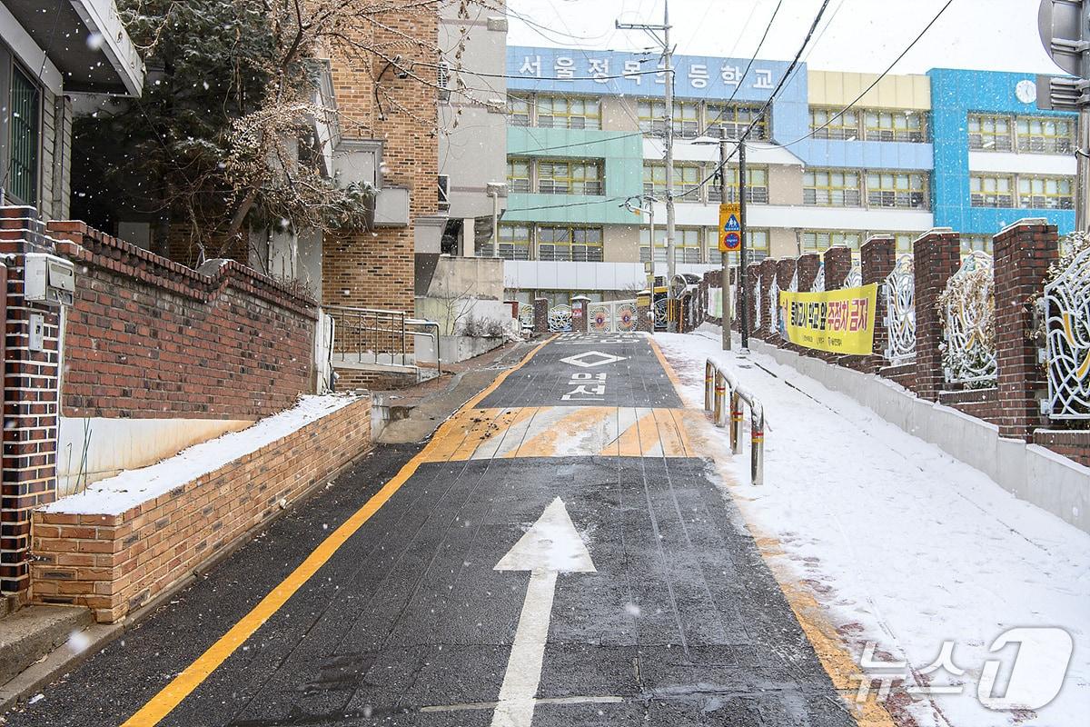 본문 이미지 - 도로열선 설치 모습.(양천구 제공)