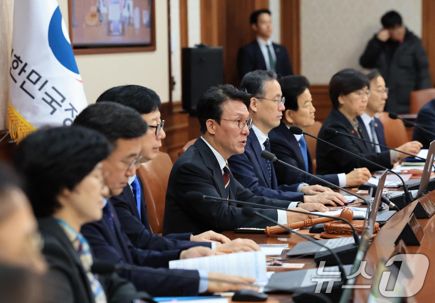 김민석 국무총리가 25일 서울 종로구 정부서울청사에서 열린 국무회의에서 모두발언을 하고 있다. 2025.11.25/뉴스1 ⓒ News1 임세영 기자