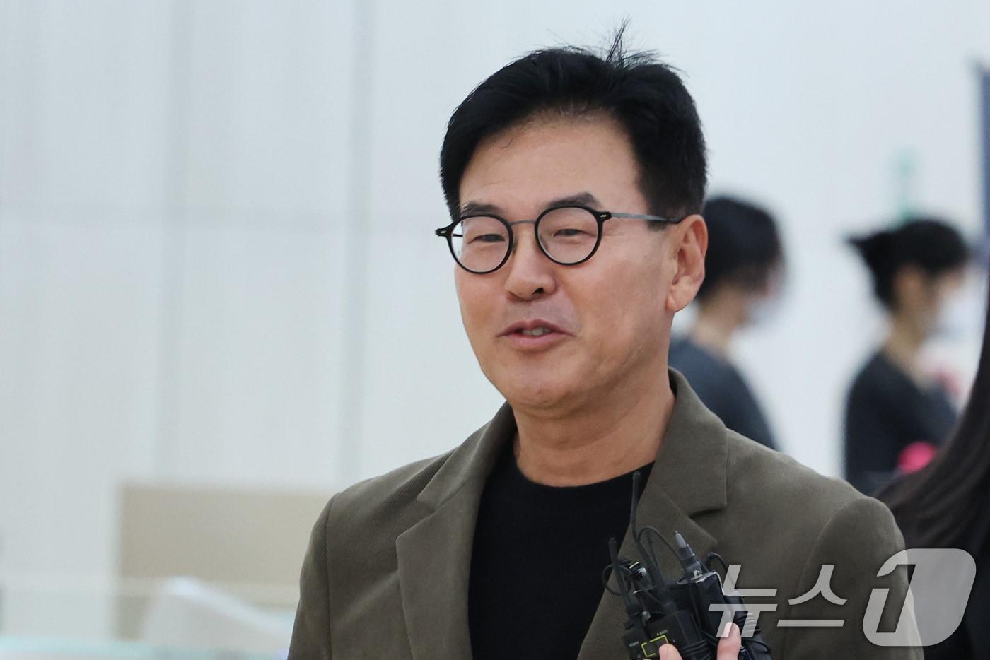 강철원 전 서울시 정무부시장이 25일 오전 서울 종로구 광화문 KT 빌딩에 마련된 김건희 특검&#40;특별검사 민중기&#41; 사무실에 피의자 신분으로 출석하고 있다. 강 전 부시장은 2021년 4·7 서울시장 보궐 선거 당시 오세훈 서울시장 캠프 실무를 총괄하며 여론조사비 대납에 관여했다는 의혹을 받고 있다. 2025.11.25/뉴스1 ⓒ News1 황기선 기자