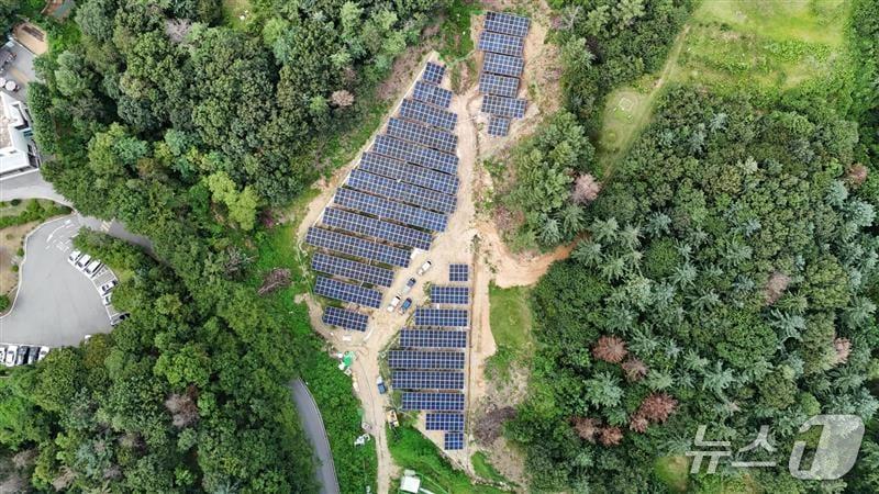 본문 이미지 - SK이터닉스 '솔라파크 춘천 군자1호' 태양광 발전소(SK이터닉스 제공)