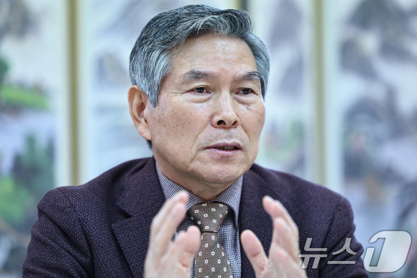 정경두 전 국방부 장관이 25일 서울 영등포구 공군호텔에서 뉴스1과 인터뷰를 하고 있다. 2025.11.25/뉴스1 ⓒ News1 김도우 기자