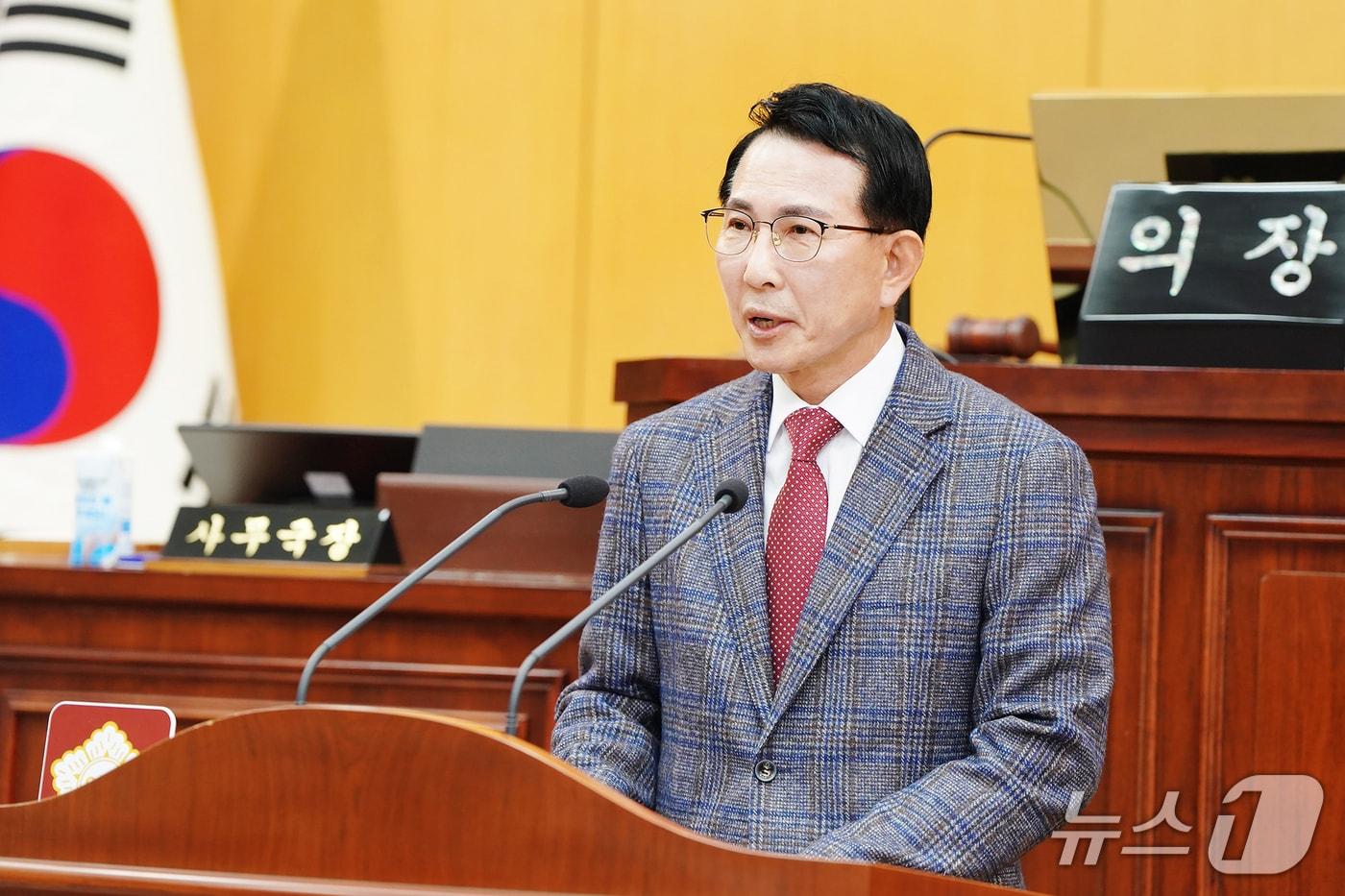 25일 서산시의회 제2차 정례회에서 내년도 시정 운영 방향을 설명하는 이완섭 서산시장(서산시 제공. 재판매 및 DB금지)2025.11.25/뉴스1