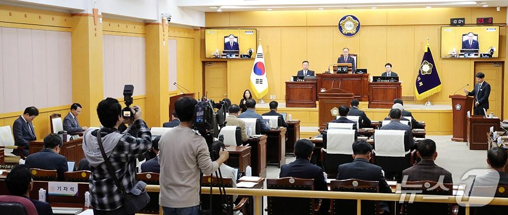 본문 이미지 - 서산시의회, 제310회 제2차 정례회 개회 모습(서산시의회 제공. 재판매 및 DB금지)2025.11.25/뉴스1