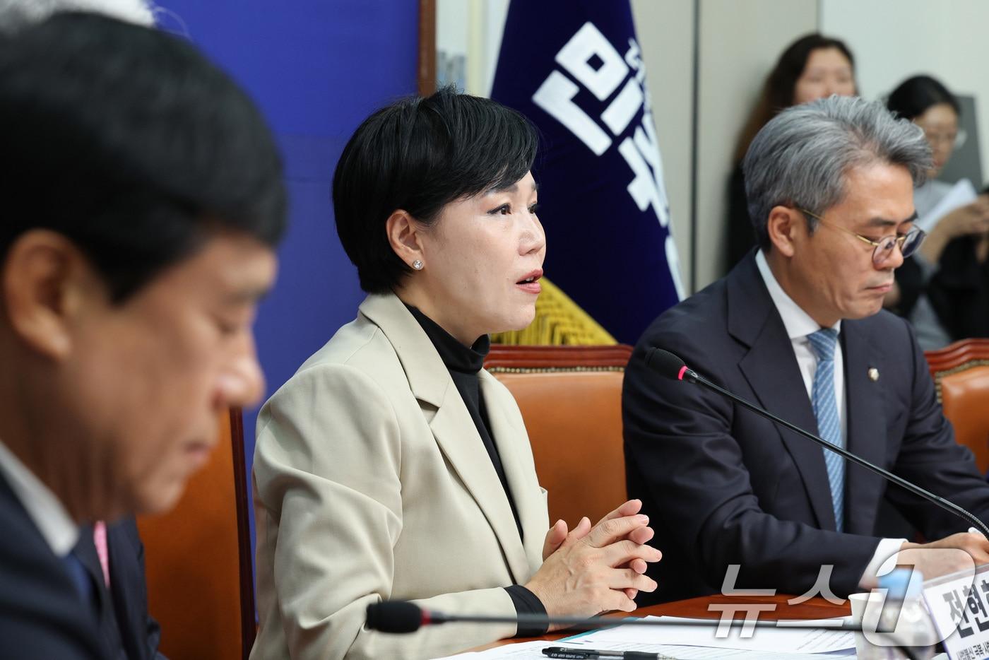 전현희 더불어민주당 사법불신 극복·사법행정 정상화 TF 단장이 25일 사법불신 극복과 사법행정 정상화를 위한 입법공청회에서 발언하고 있다. 2025.11.25/뉴스1 ⓒ News1 신웅수 기자