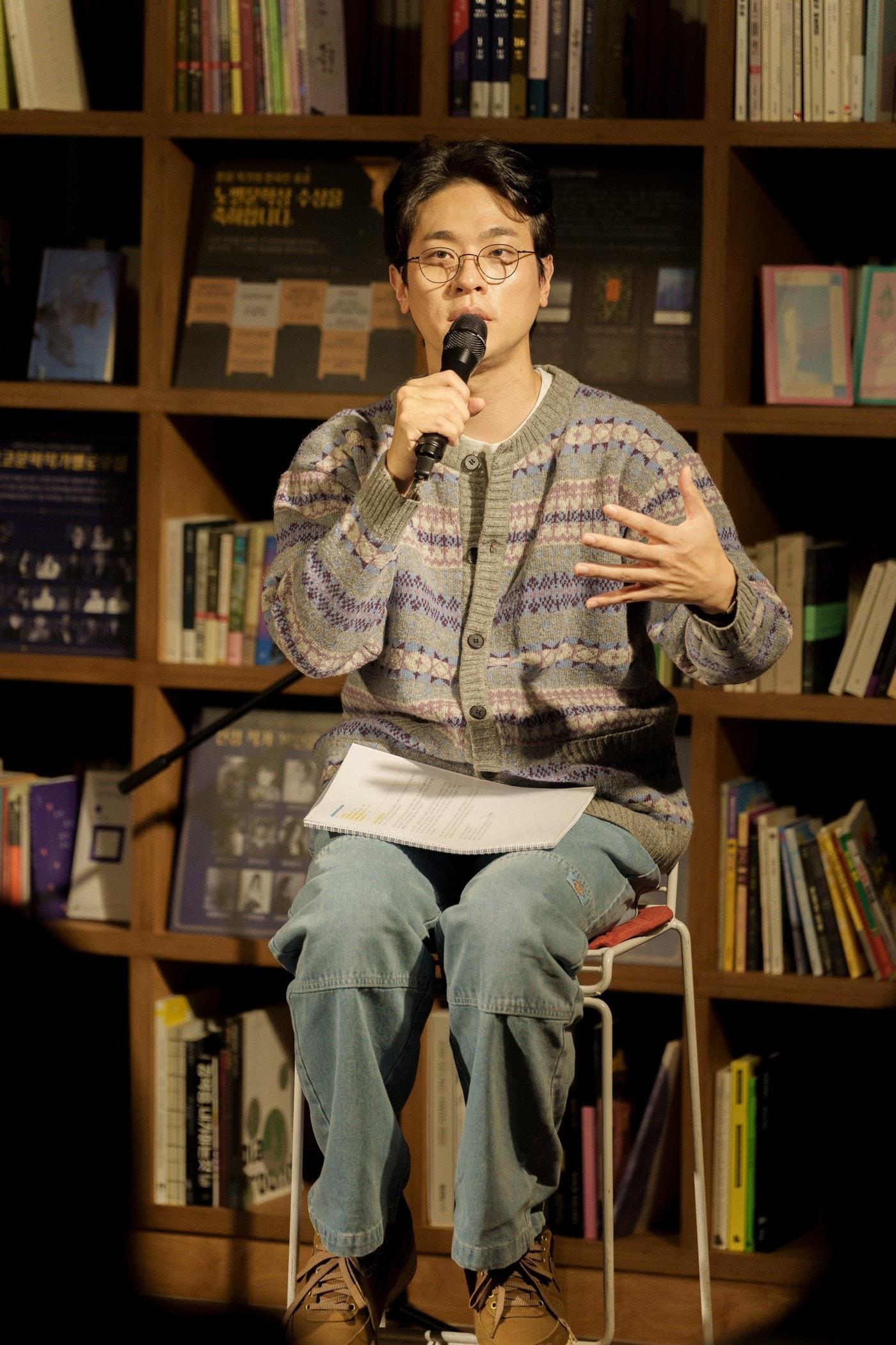 본문 이미지 - &#39;대!단막 희곡 낭독회&#39;에서 모더레이터로 참여한 배우 박정민&#40;한국문화예술위원회 제공&#41;