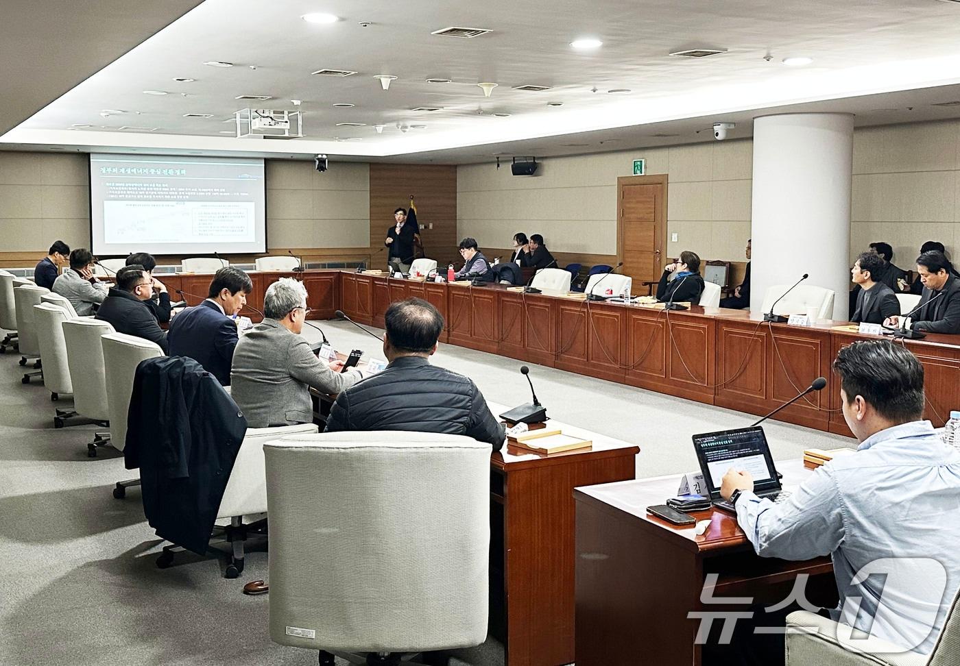 광주시의회 인공지능 실증도시 특별위원회가 25일 시의회 대회의실에서 &#39;5차 AI기업 조찬간담회&#39;를 열고 있다.&#40;광주시의회 제공. 재판매 및 DB 금지&#41; /뉴스1