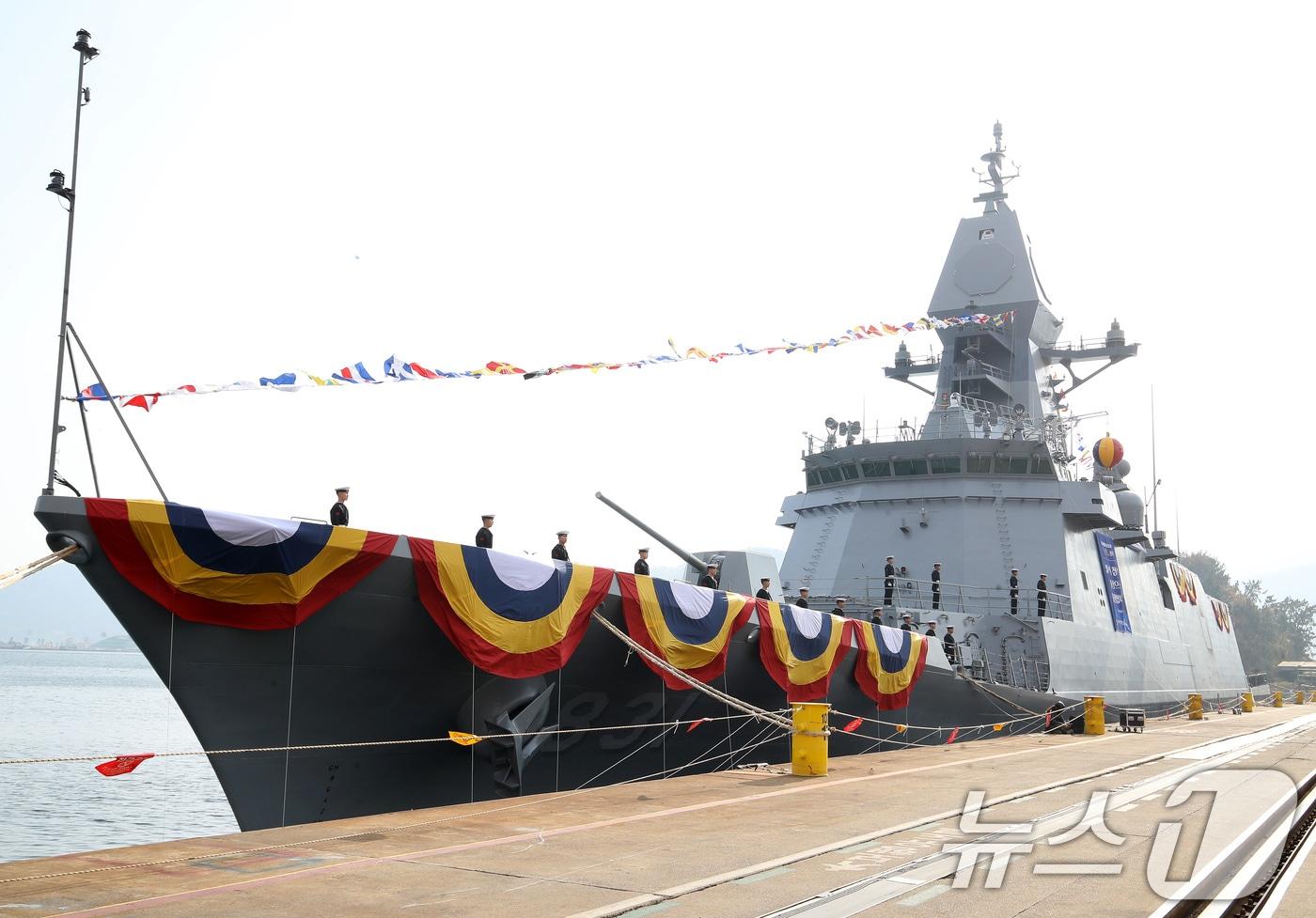 본문 이미지 - 경남 고성군 동해면 SK오션플랜트에서 열리고 있는 '전남함' 진수식. 2025.11.25 ⓒ 뉴스1 윤일지 기자