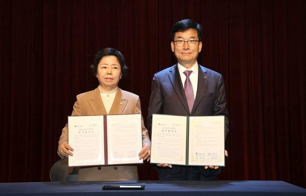 본문 이미지 - 충북교육청-새마을문고중앙회 충북지부 업무협약.(충북교육청 제공. 재판매 및 DB금지)/뉴스1