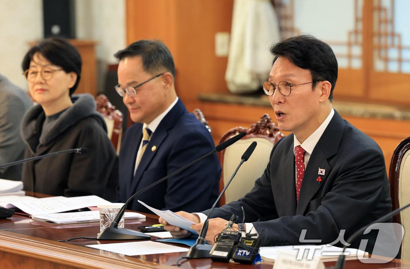 김민석 국무총리가 25일 서울 종로구 정부서울청사에서 열린 아동정책조정위원회 회의에서 모두발언을 하고 있다. 2025.11.25/뉴스1 ⓒ News1 임세영 기자