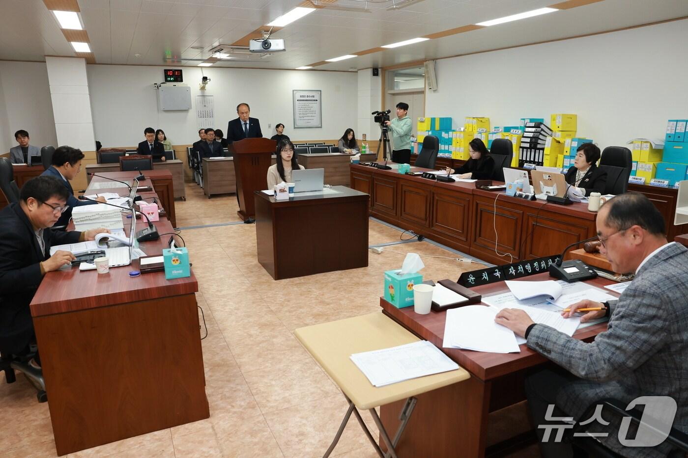 본문 이미지 - 25일 열린 제천시의회 자치행정위원회.(제천시의회 제공. 재판매 및 DB금지)/뉴스1  