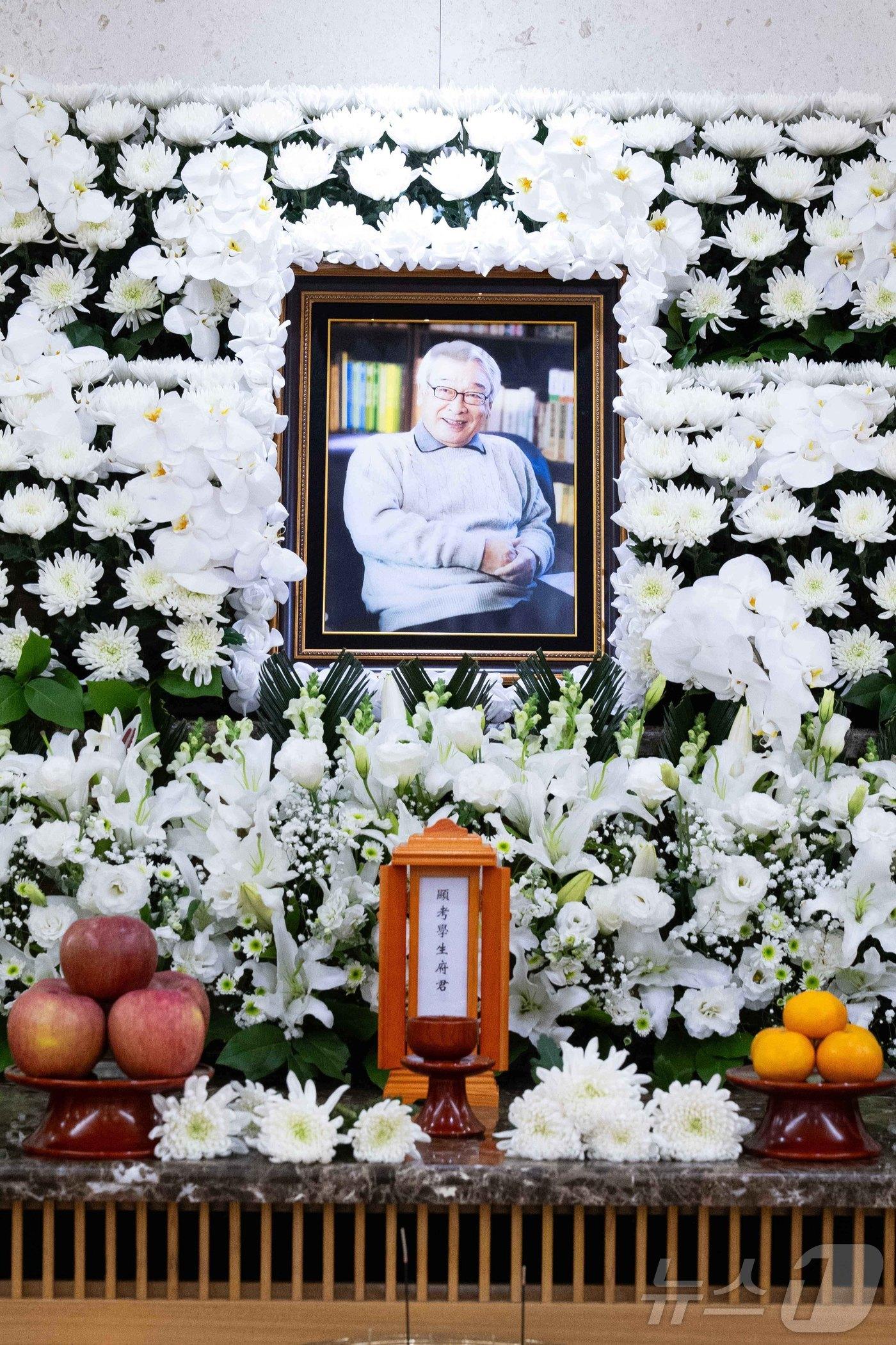 본문 이미지 - 고 배우 이순재씨의 빈소가 25일 서울 송파구 서울아산병원 장례식장에 마련됐다. 2025.11.25/뉴스1 ⓒ News1 사진공동취재단