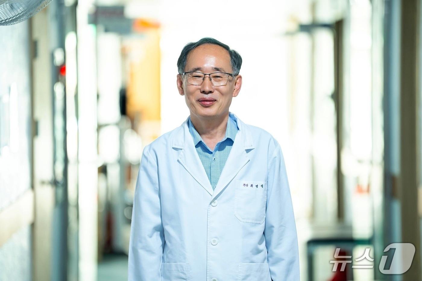 제5회 김우중의료인상을 수상한 최명석 신안대우병원 원장&#40;64, 사진&#41;.&#40;대우재단 제공&#41;