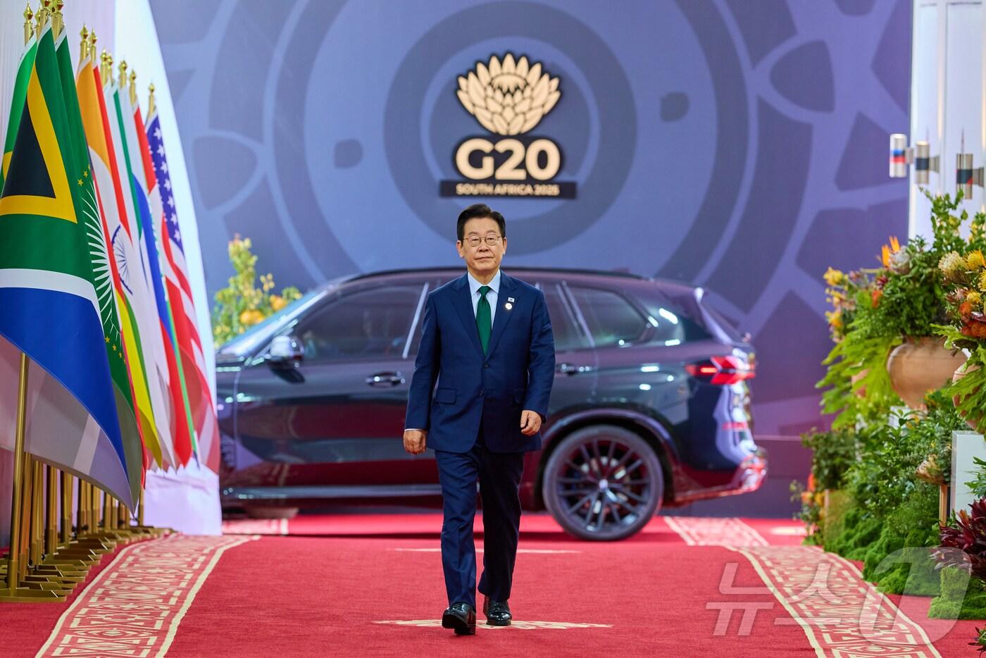 이재명 대통령이 23일(현지시간) 남아프리카공화국 요하네스버그 엑스포 센터에서 열린 G20 정상회의 제3세션에 입장하고 있다. (이재명 대통령 SNS. 재판매 및 DB 금지) 2025.11.25/뉴스1 ⓒ News1 이재명 기자