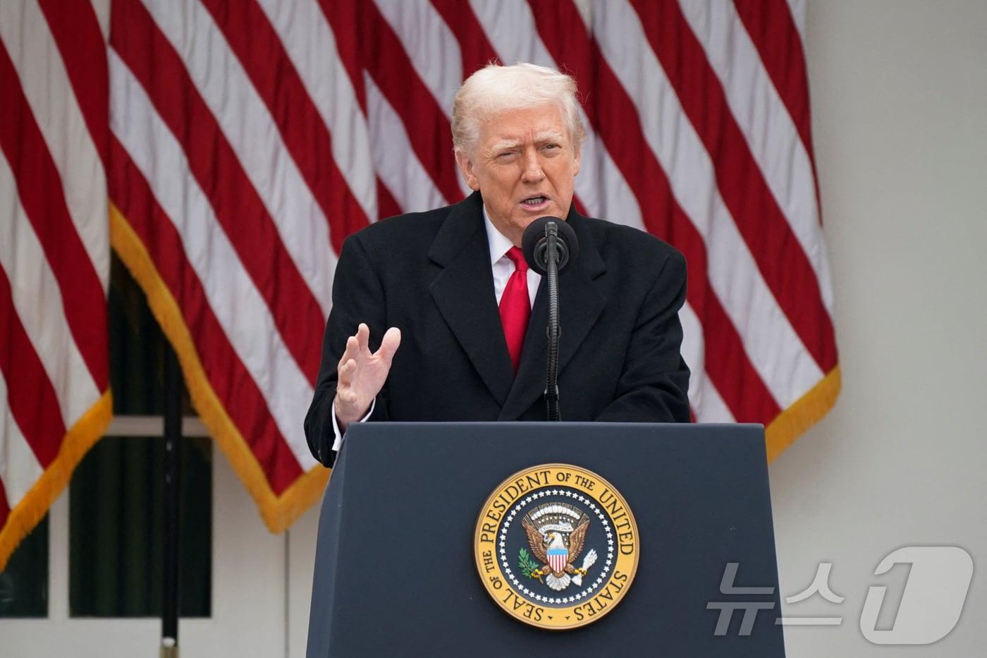 도널드 트럼프 미국 대통령이 25일&#40;현지시간&#41; 워싱턴DC 백악관에서 추수감사절 연휴를 앞두고 열린 칠면조 사면 행사에서 연설하고 있다. 2025.11.25. ⓒ 로이터=뉴스1 ⓒ News1 류정민 특파원