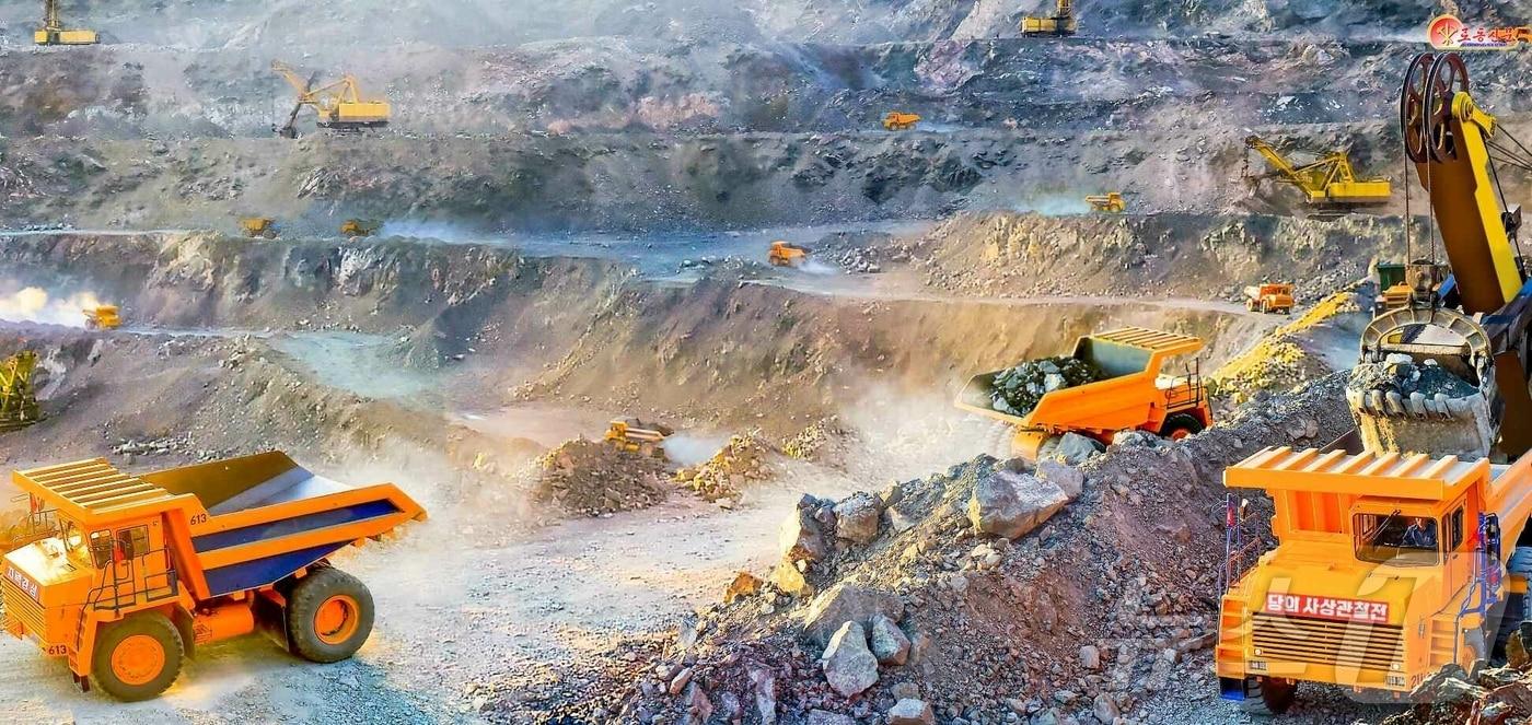 &#40;평양 노동신문=뉴스1&#41; = 북한 노동당 기관지 노동신문은 26일 무산광산연합기업소를 조명하며 &#34;강원도정신 창조자들의 투쟁 기풍을 본받아 생산적 양양의 불길이 높아지고 있다&#34;라고 보도했다. [국내에서만 사용가능. 재배포 금지. DB 금지. For Use Only in the Republic of Korea. Redistribution Prohibited] rodongphoto@news1.kr