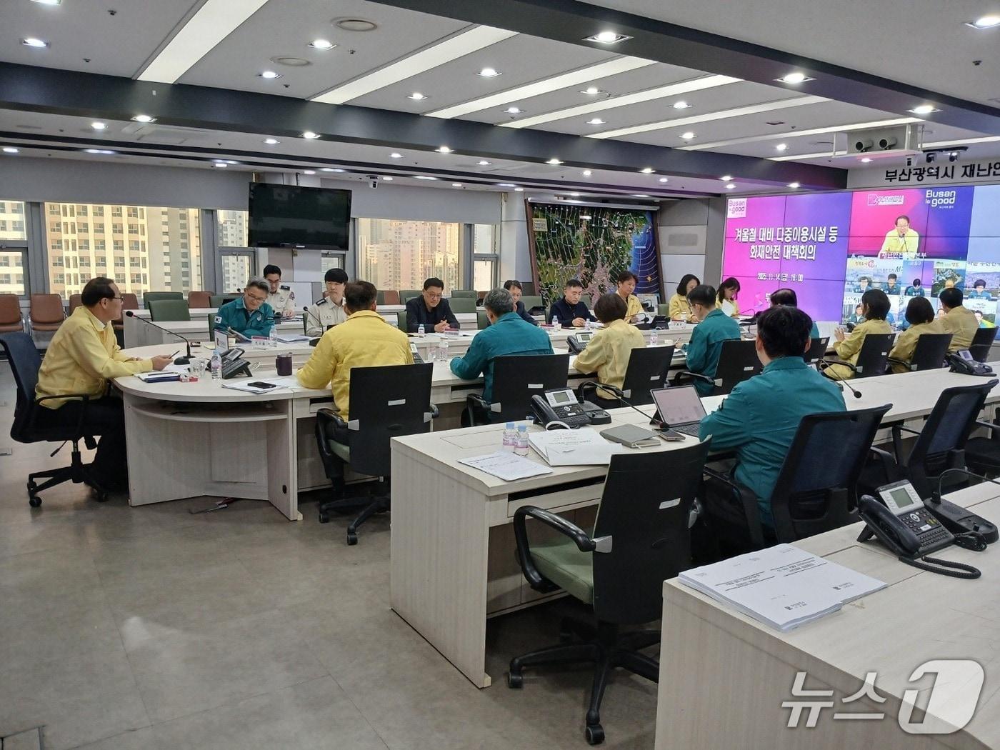 본문 이미지 - 지난 14일 이준승 행정부시장 주재 화재안전대책회의 모습.(부산시 제공. 재판매 및 DB금지)