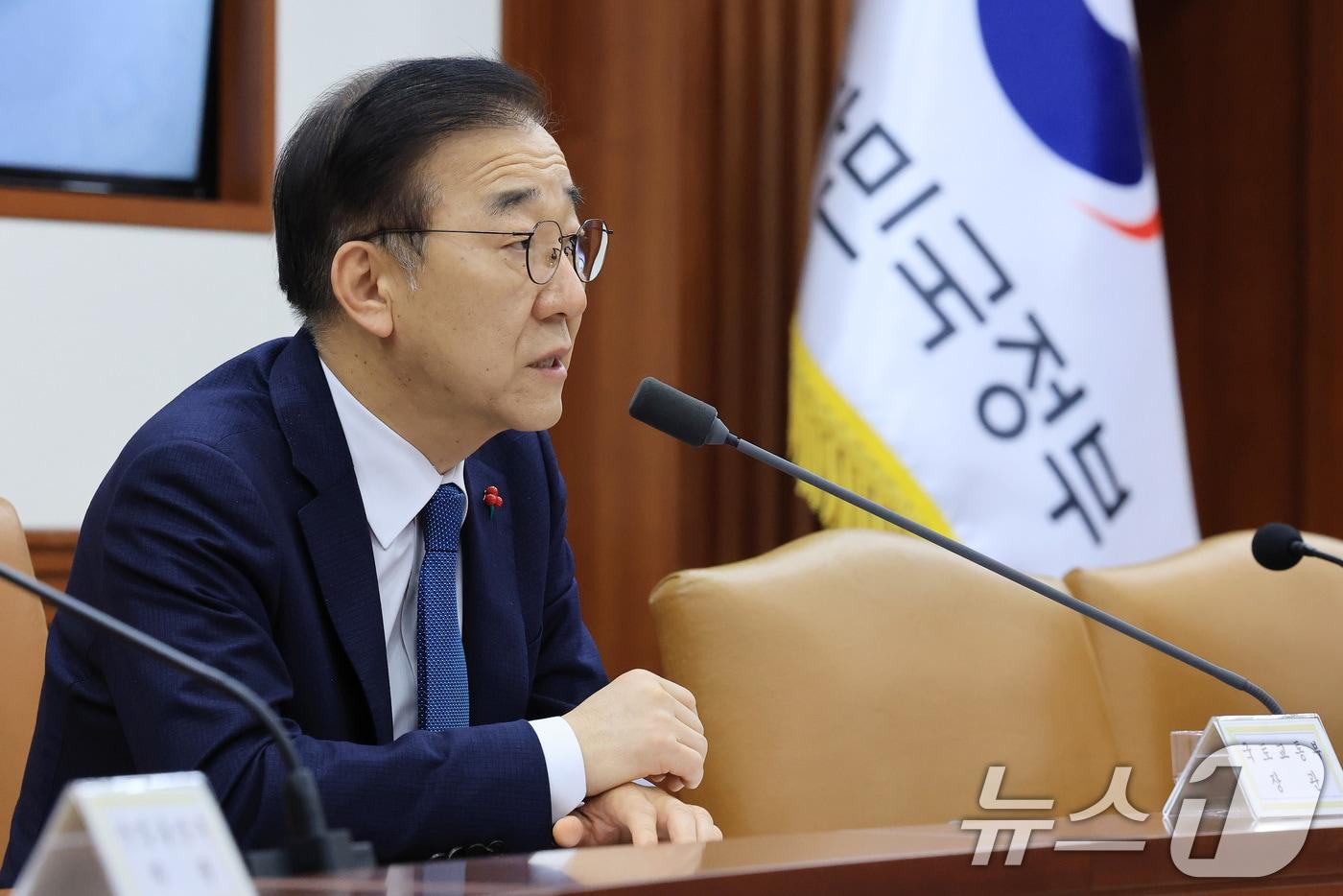 김윤덕 국토교통부 장관이 26일 서울 종로구 정부서울청사에서 열린 경제관계장관회의 겸 성장전략 TF에서 발언을 하고 있다. 2025.11.26/뉴스1 ⓒ News1 임세영 기자