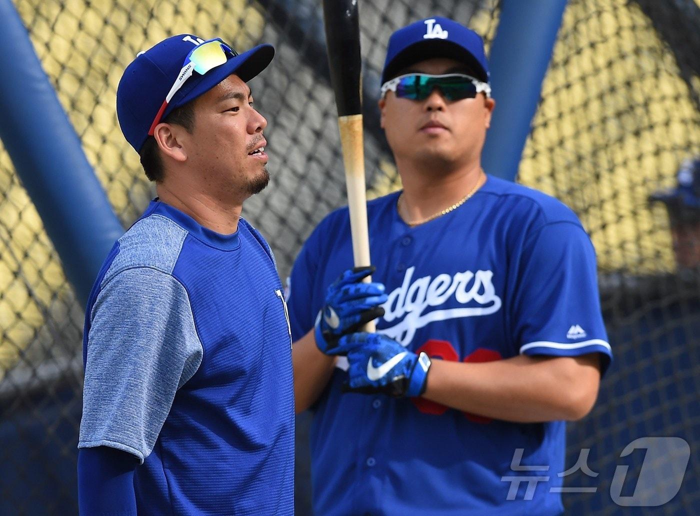본문 이미지 - LA 다저스에서 함께 뛰었던 류현진&#40;오른쪽&#41;과 마에다 겐타. ⓒ AFP=뉴스1