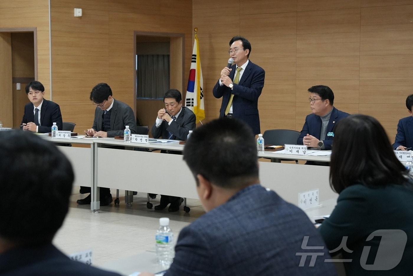 25일 나주시 주관으로 열린 &#39;영산포읍 환원&#39; 주제 간담회.&#40;나주시 제공, 재배포 및 DB 금지&#41;뉴스1