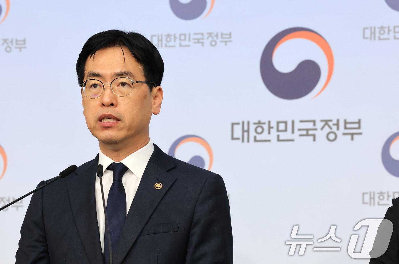 김민재 행정안전부 차관이 26일 오전 서울 종로구 정부서울청사 별관에서 지방의원 임기만료 전 외유성 공무국외출장 방지 대책 브리핑을 하고 있다. 2025.11.26/뉴스1 ⓒ News1 임세영 기자