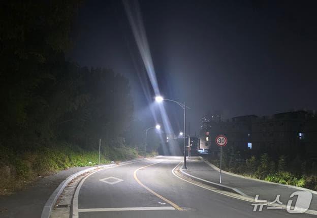 본문 이미지 - 전북 정읍시가 예산 4억 원을 투입해 관내 취약지역 260곳을 대상으로  고효율 LED 가로등·보안등 설치·정비사업을 추진한다.(정읍시 제공. 재판매 및 DB금지)/뉴스1